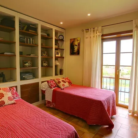 Villa Sleeps 8 Pool Wifi T802833