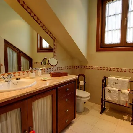 Villa Sleeps 8 Pool Wifi T802833